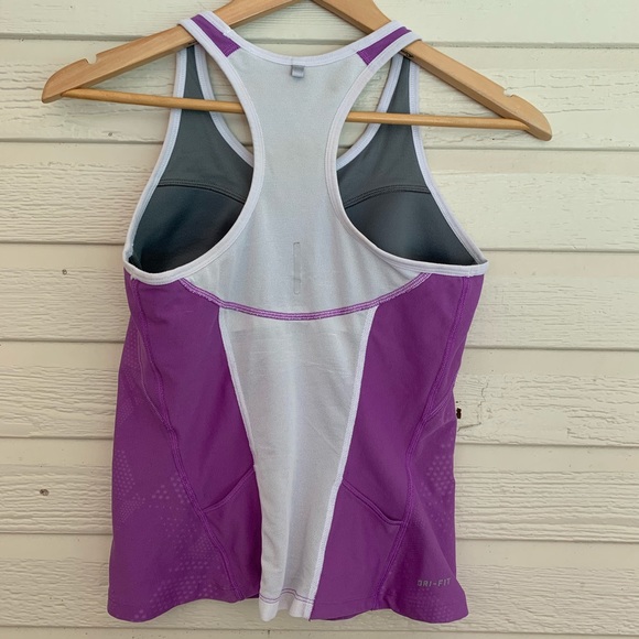 Bundle 2 Nike workout tanks - Picture 4 of 10